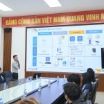 Sinh viên Khoa Điện tử Viễn thông tham quan nhà máy VNPT Technology Hòa Lạc