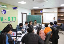 Giáo sư Đại học California giảng cho học viên chương trình VNU-Samsung Technology Track