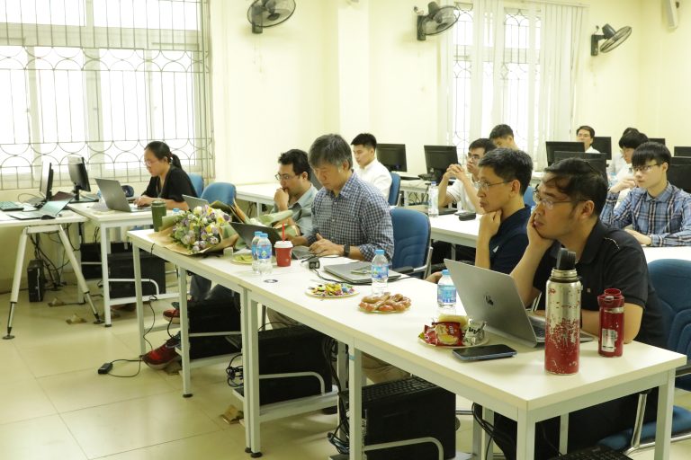 Sinh viên ngành Công nghệ ĐTVT bảo vệ Khóa luận tốt nghiệp đợt 1 năm 2025