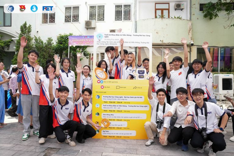 Khoa Điện tử Viễn thông chào đón tân sinh viên K70